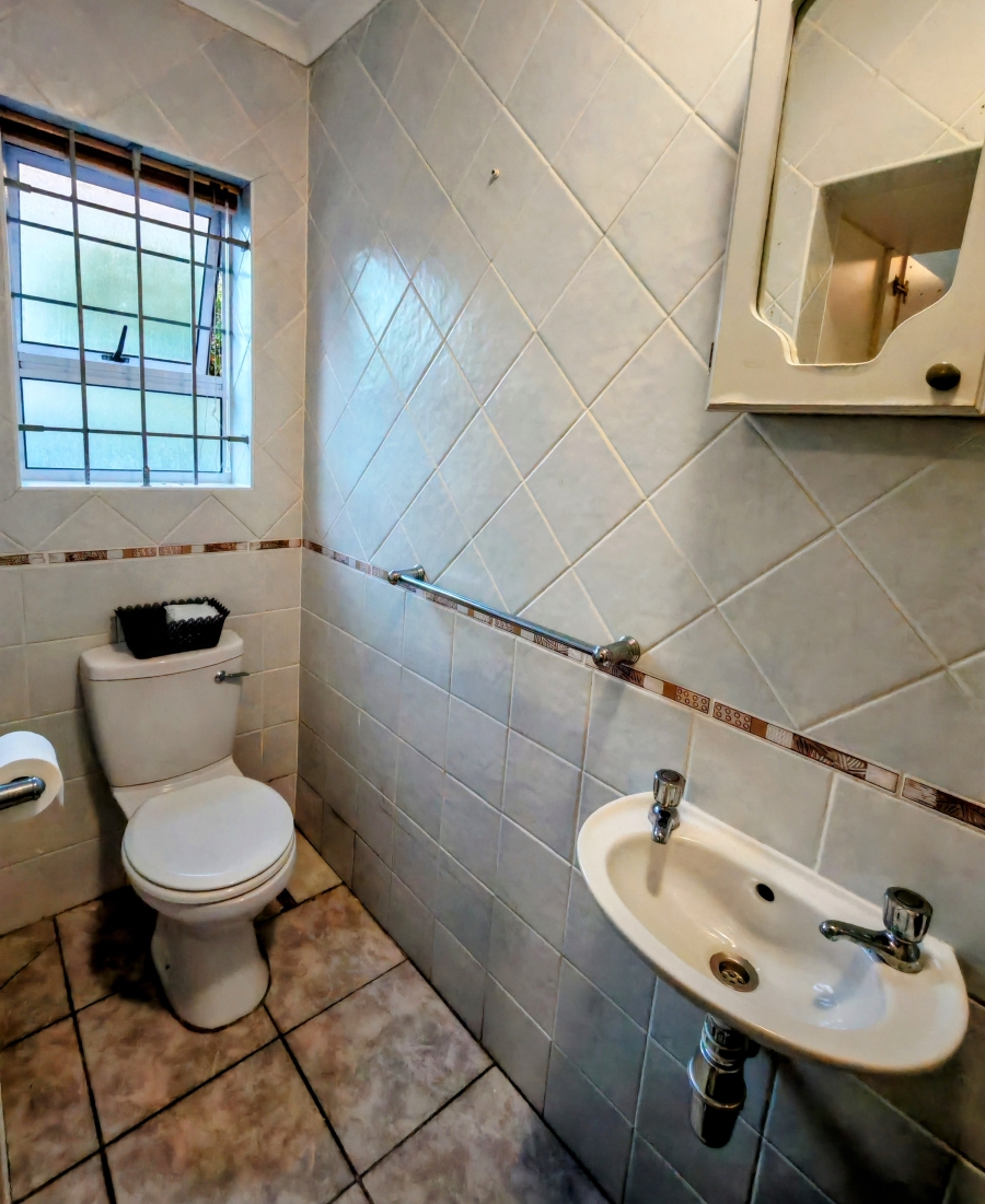 4 Bedroom Property for Sale in De Kelders Western Cape